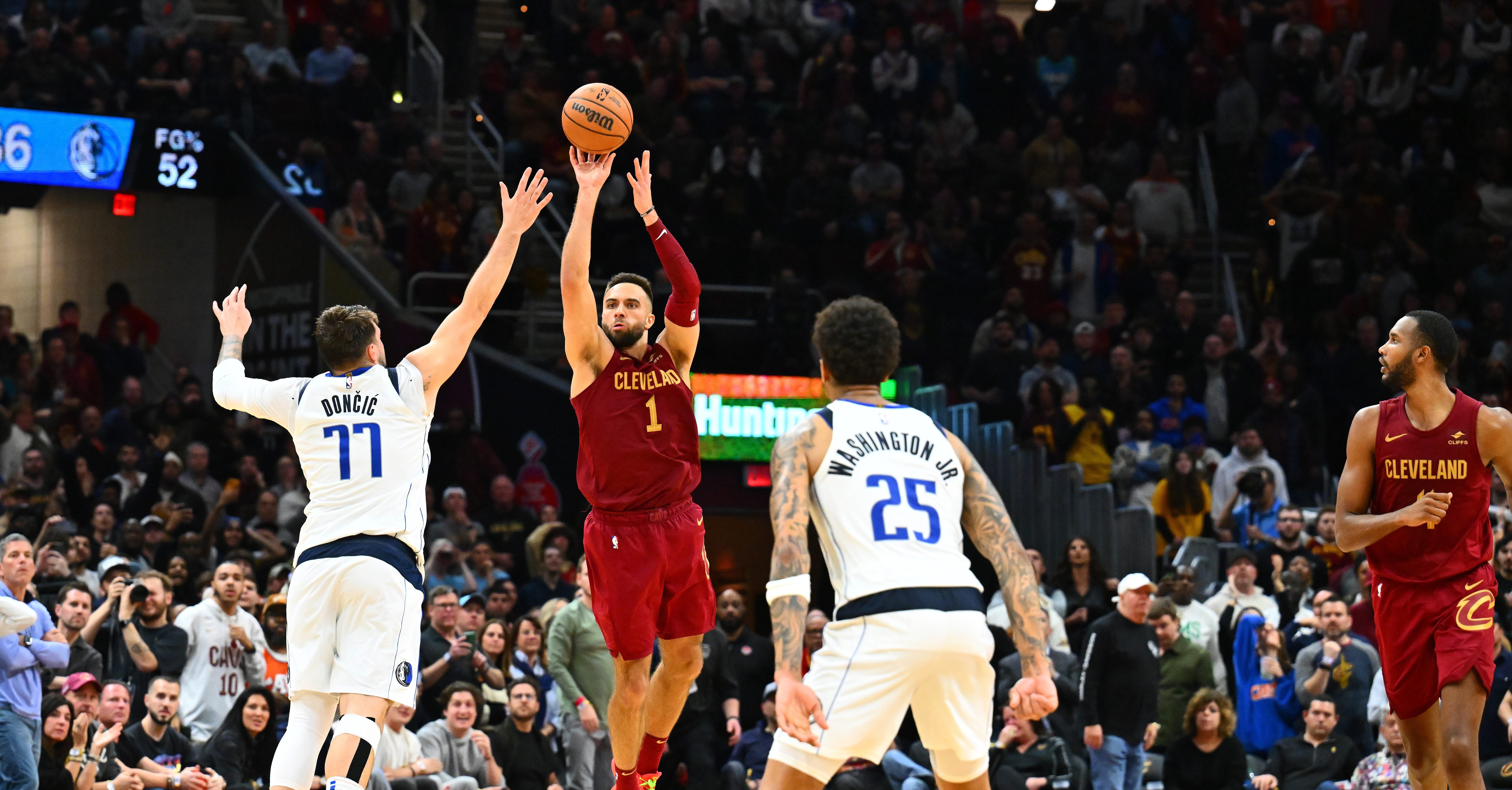Max Strus, no arremesso que definiu a vitória dos Cavaliers (Foto: Getty Images)