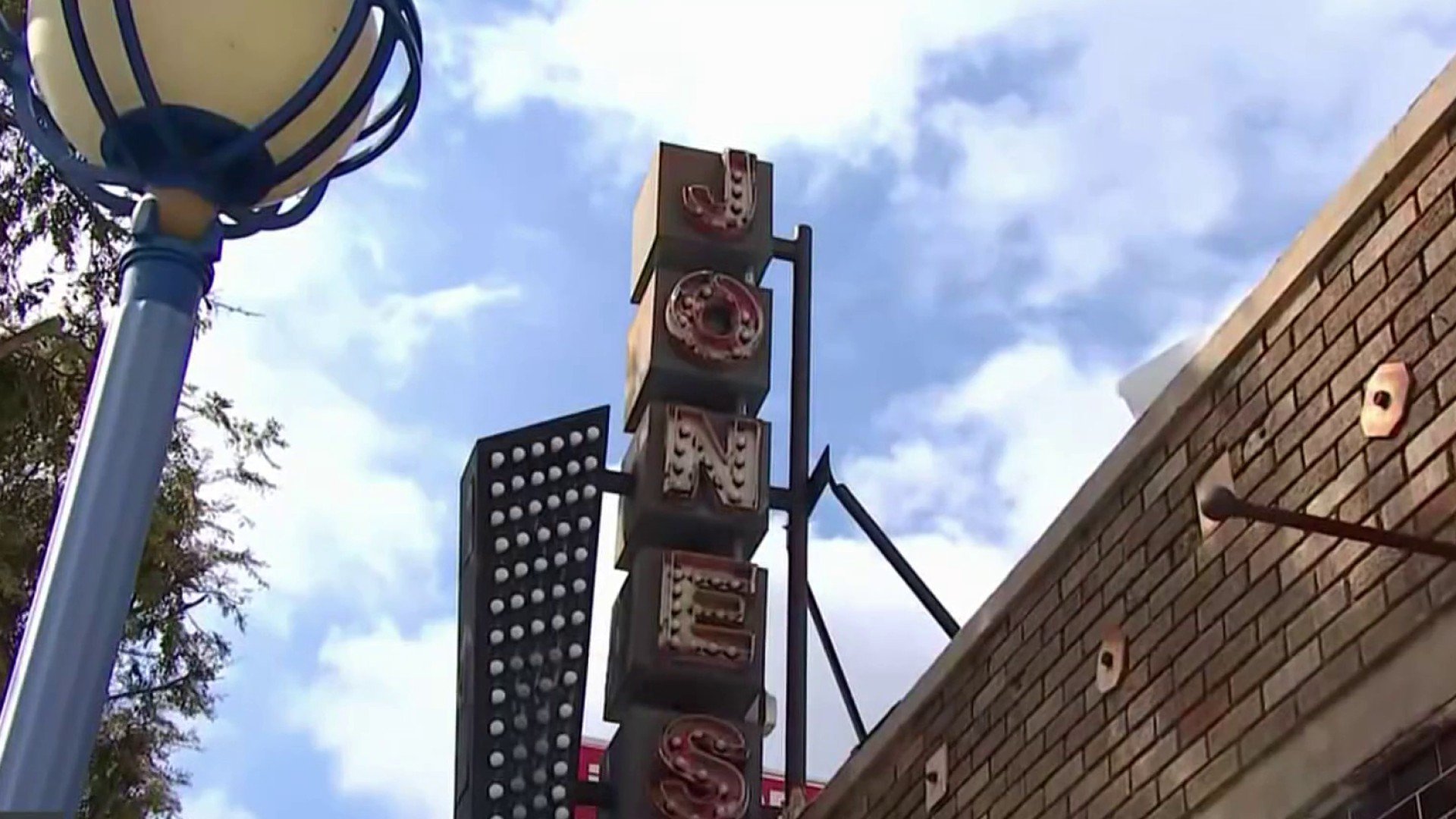 Popular WeHo restaurant 'Jones' reopens after car crash closed it down – NBC Los Angeles - Vimarsana News