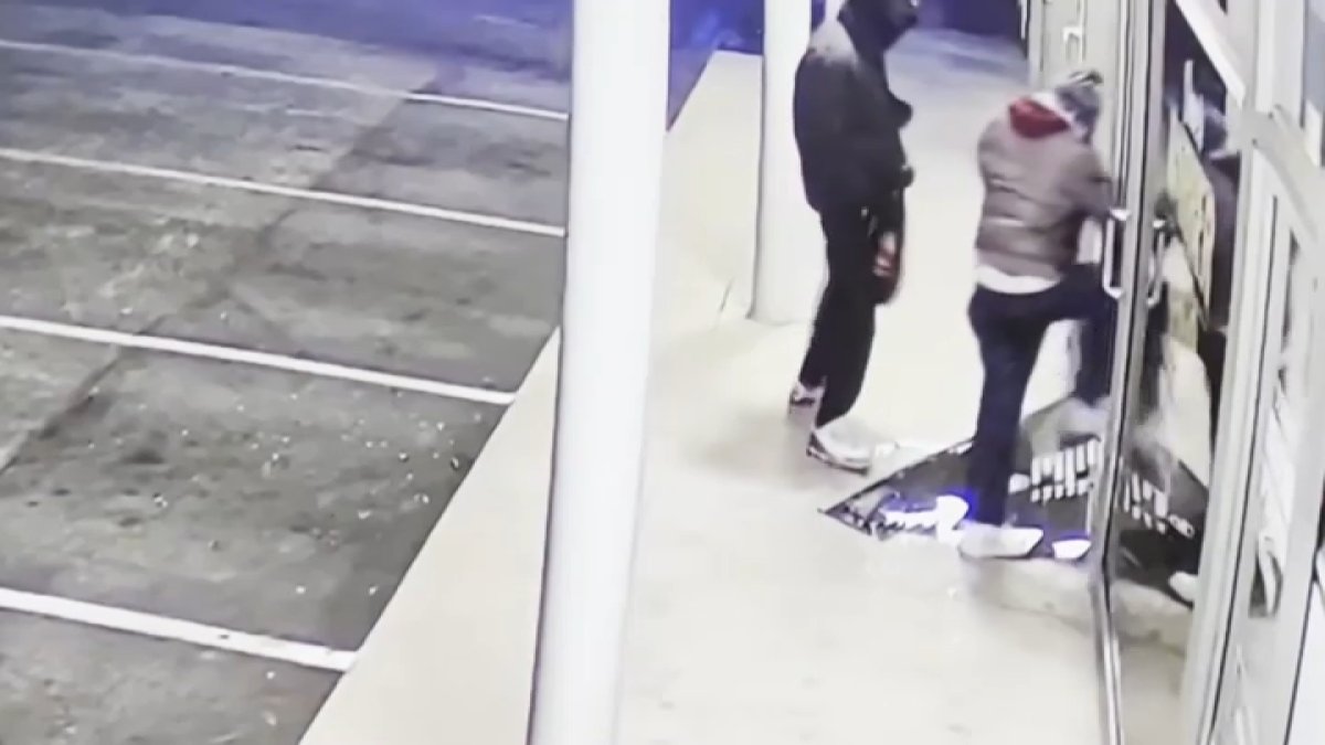 Thieves target family-owned barbershop in Downey - Vimarsana News
