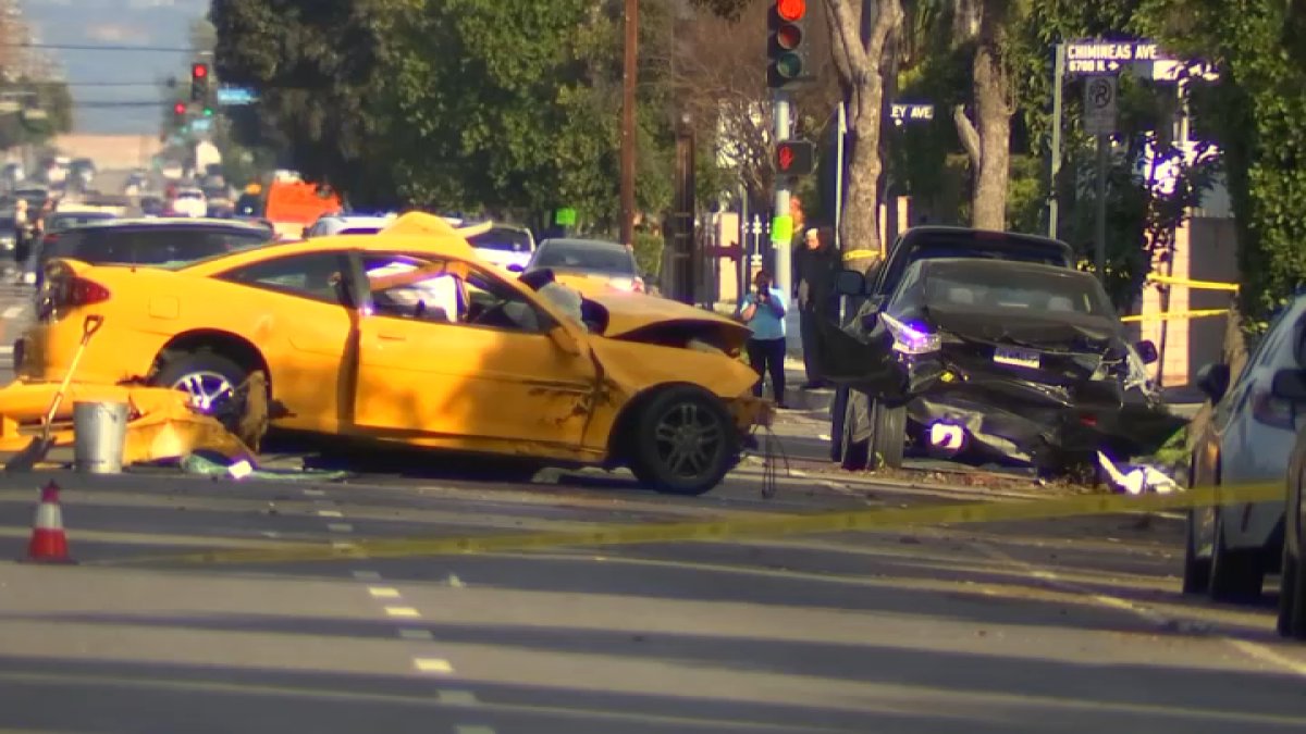 1 Killed, 6 Injured in multi-vehicle crash in Reseda – NBC Los Angeles