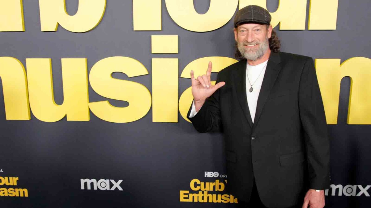 Troy Kotsur discusses 'Curb Your Enthusiasm' cameo and Larry David – NBC Los Angeles - Vimarsana News