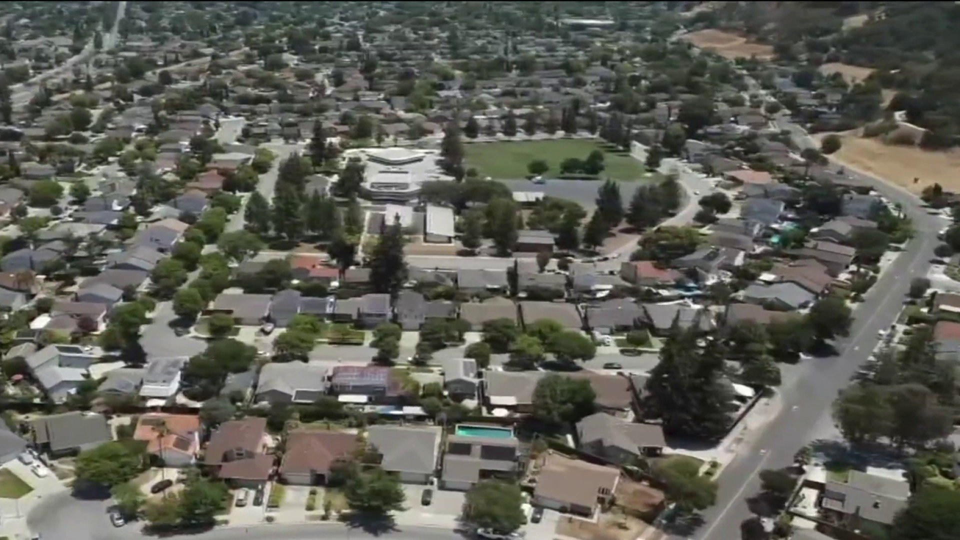 California homeowners struggle amid state's insurance market crisis - Vimarsana News