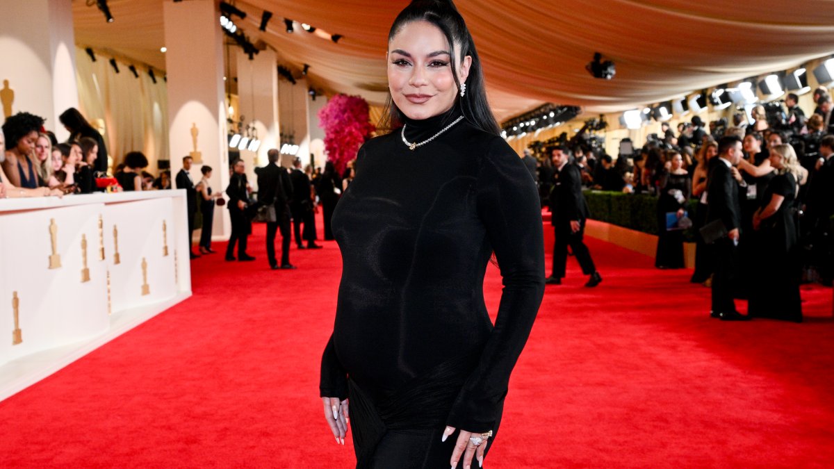 Vanessa Hudgens reveals on Oscars red carpet that she's pregnant – NBC Los Angeles - Vimarsana News