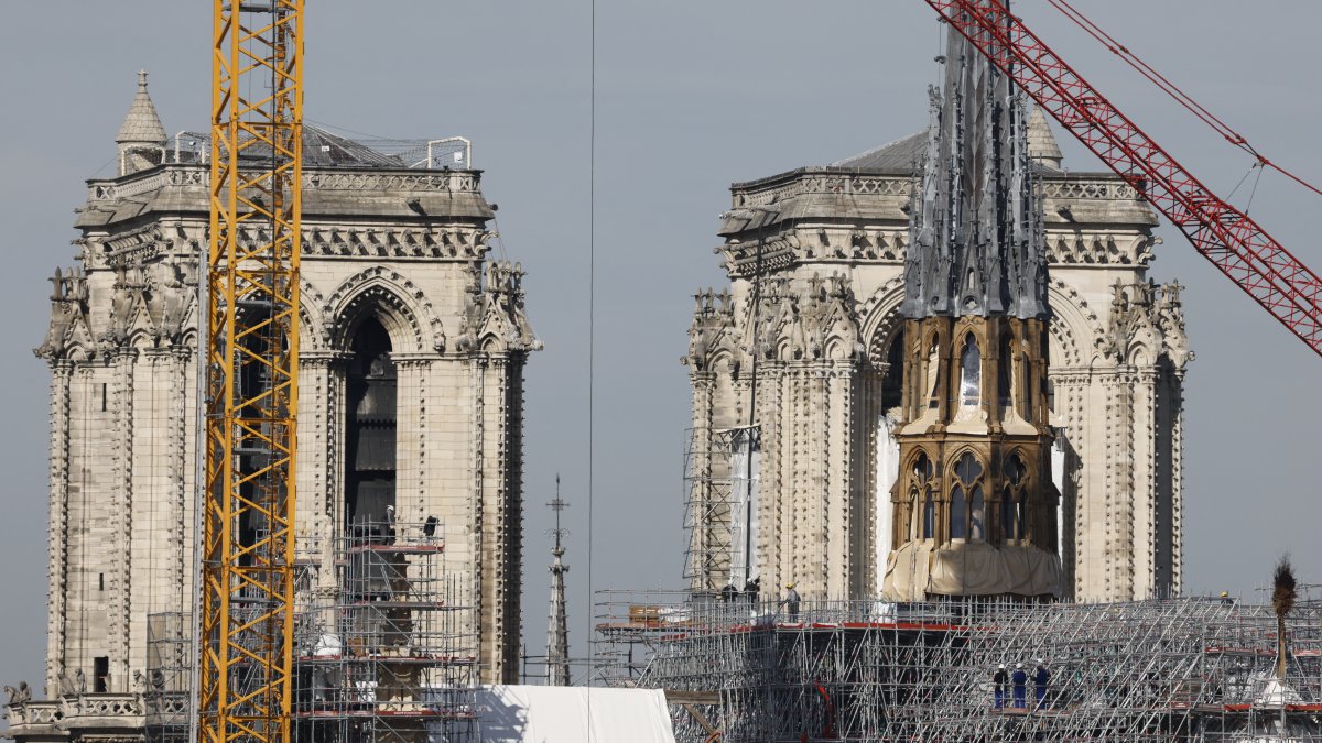 Notre Dame Cathedral unveils new spire – NBC Los Angeles