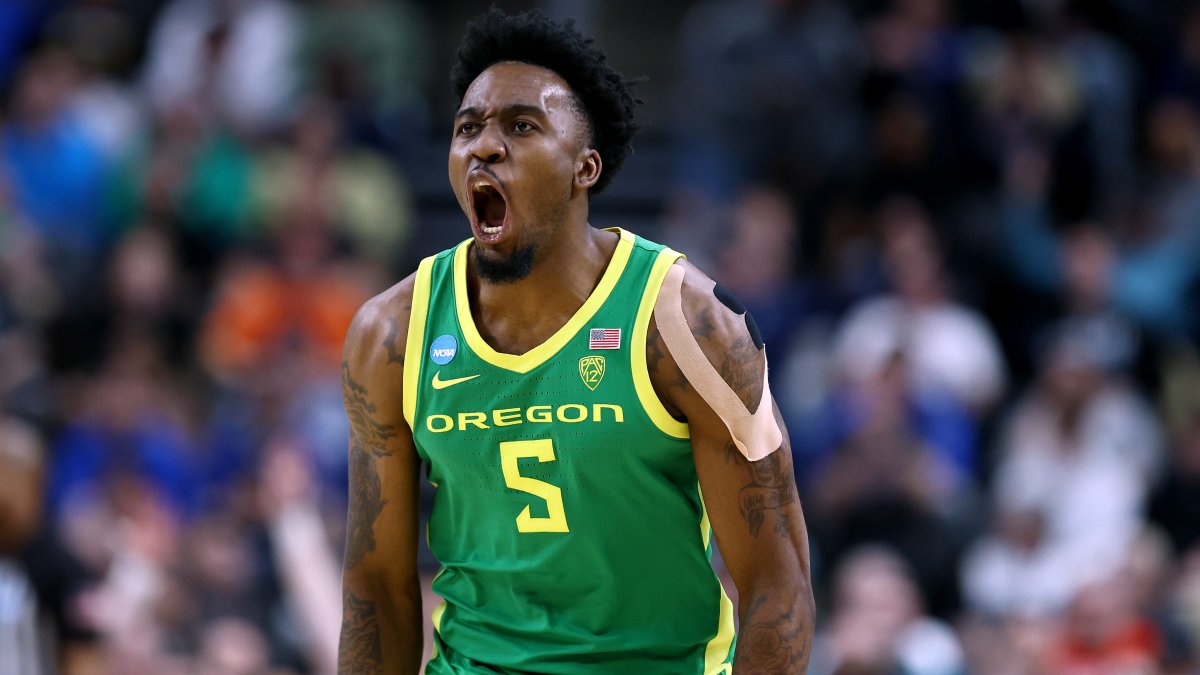 March Madness Oregon’s Jermaine Couisnard scores 40 vs. exteam in upset NBC Los Angeles