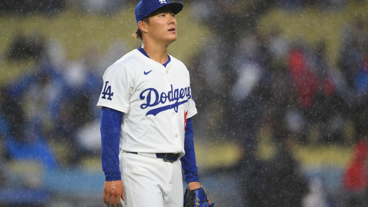 Joe Kelly, RISP, and rain spoil Yoshinobu Yamamoto’s Dodger Stadium