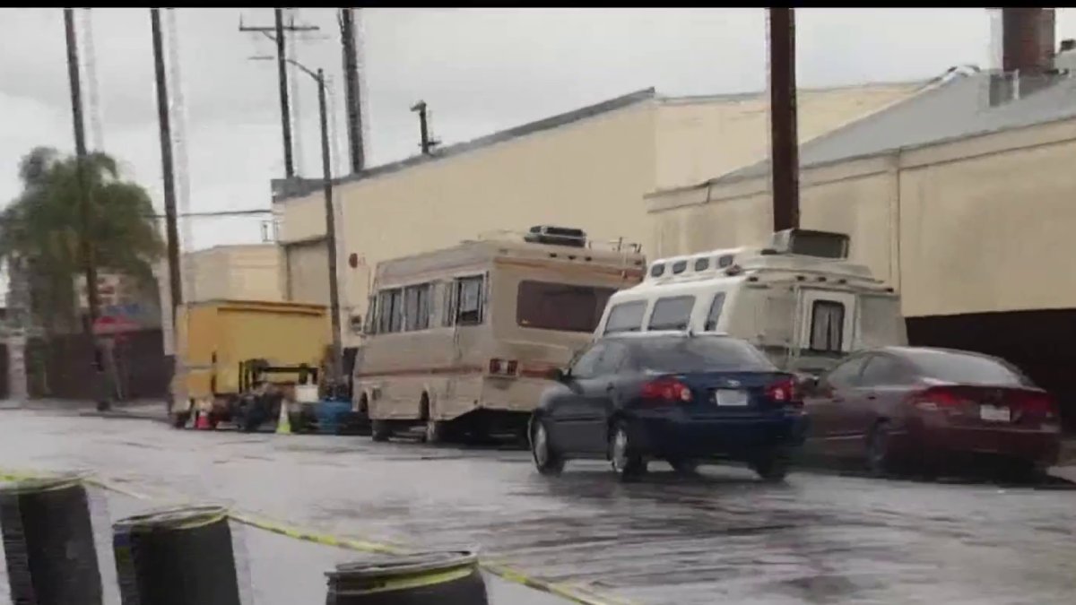 Homeless Encampment Cleanup Underway In A South La Neighborhood Nbc