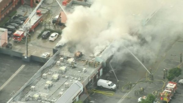 Fire burns at strip mall in South Gate – NBC Los Angeles