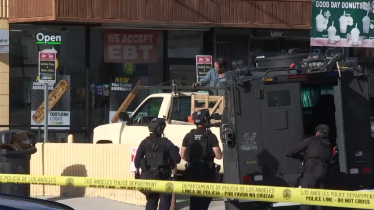 Man with chainsaw in custody after Mission Hills standoff – NBC Los Angeles