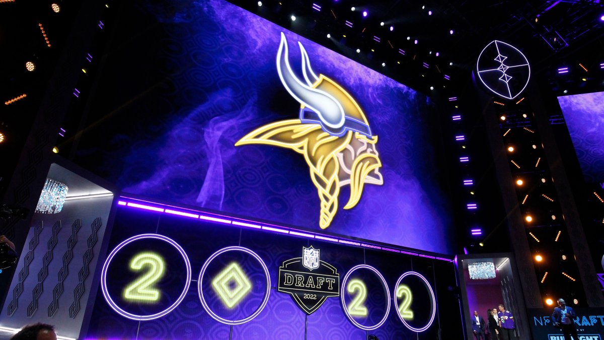 Vikings get Texans’ firstround pick in NFL draft trade NBC Los Angeles