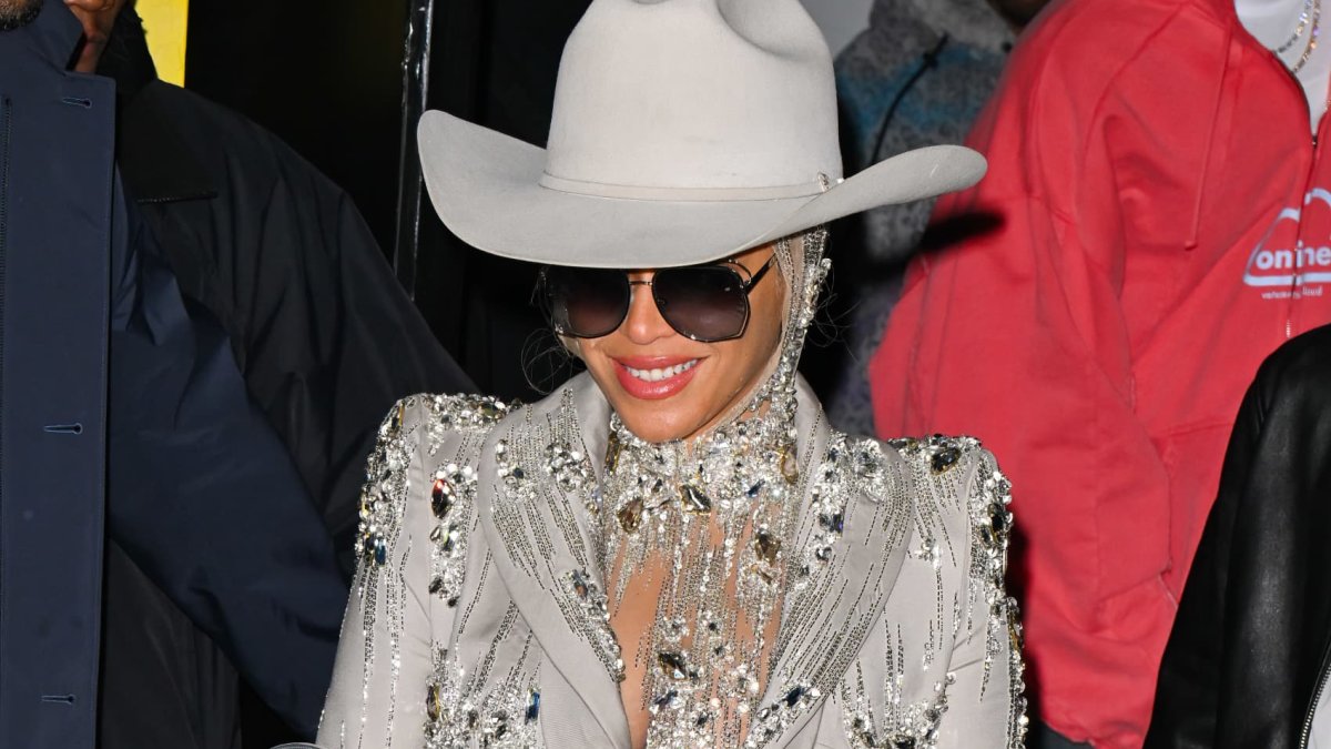 Team USA joins Beyoncé in ‘YA YA’ remix music video – NBC Los Angeles
