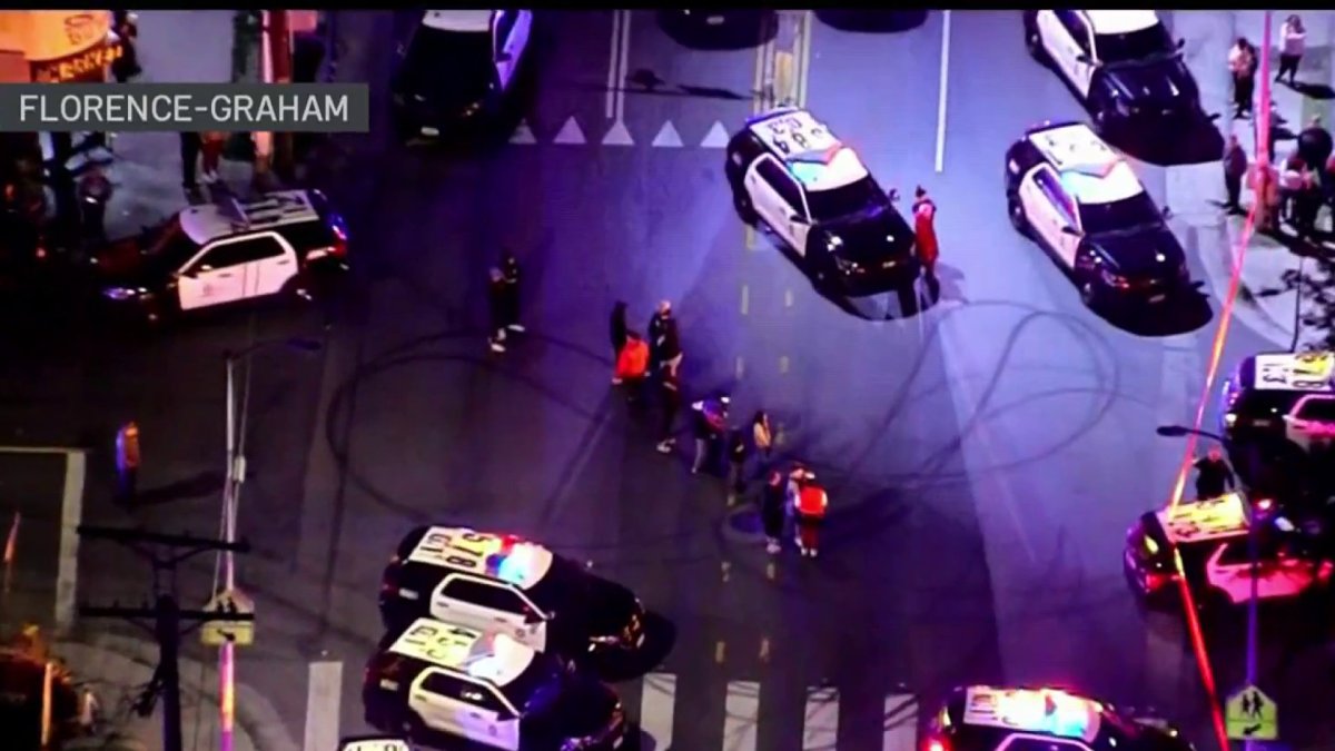 LAPD officers injured during fight in South Los Angeles – NBC Los Angeles