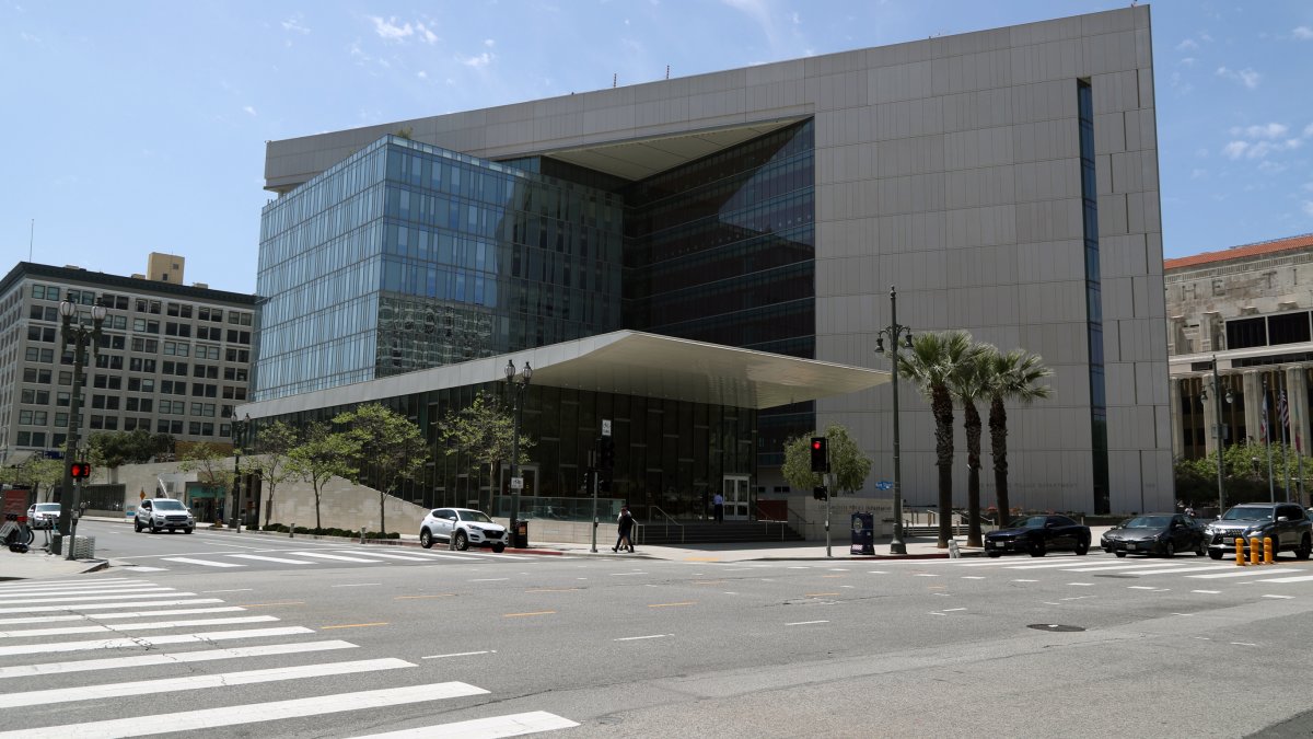 Kantor pusat LAPD yang berteknologi tinggi tidak memiliki telepon yang berfungsi selama berminggu-minggu – NBC Los Angeles