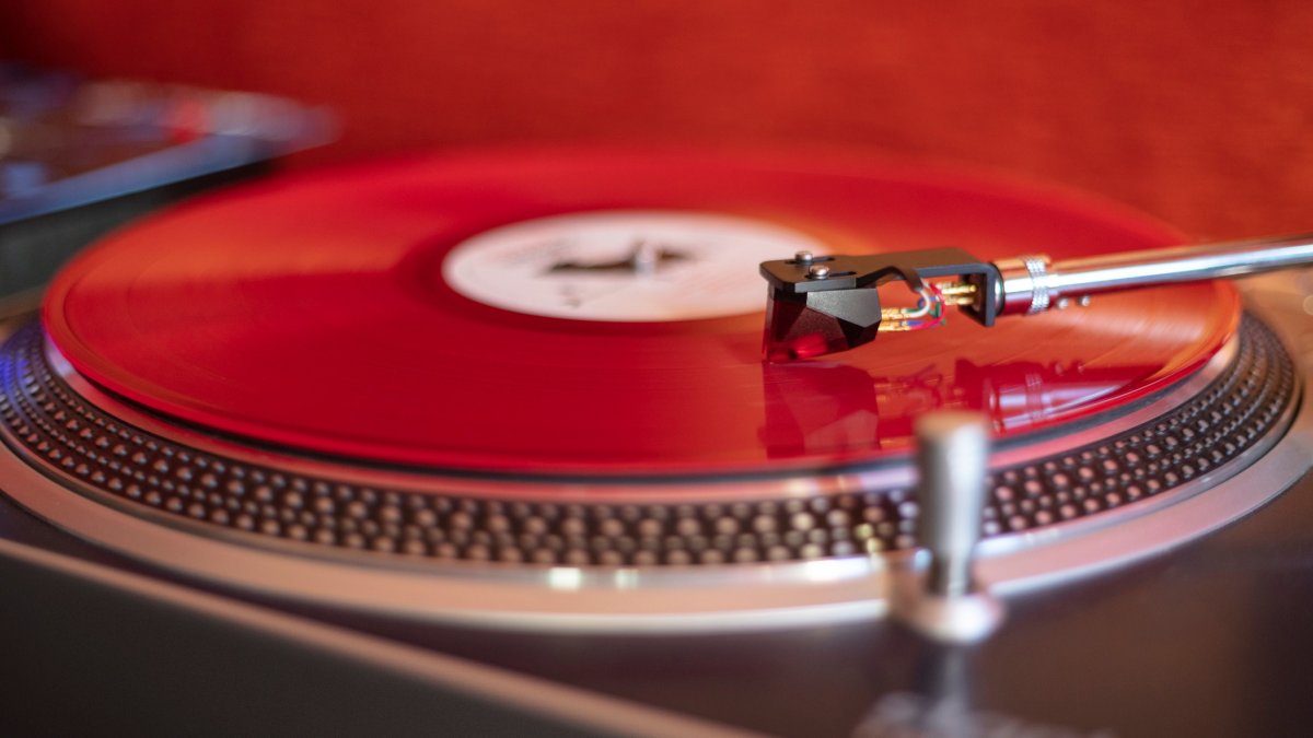 'Record Store Day' turns up the volume on vinyl-tastic deals, events, and giveaways – NBC Los Angeles - Vimarsana News