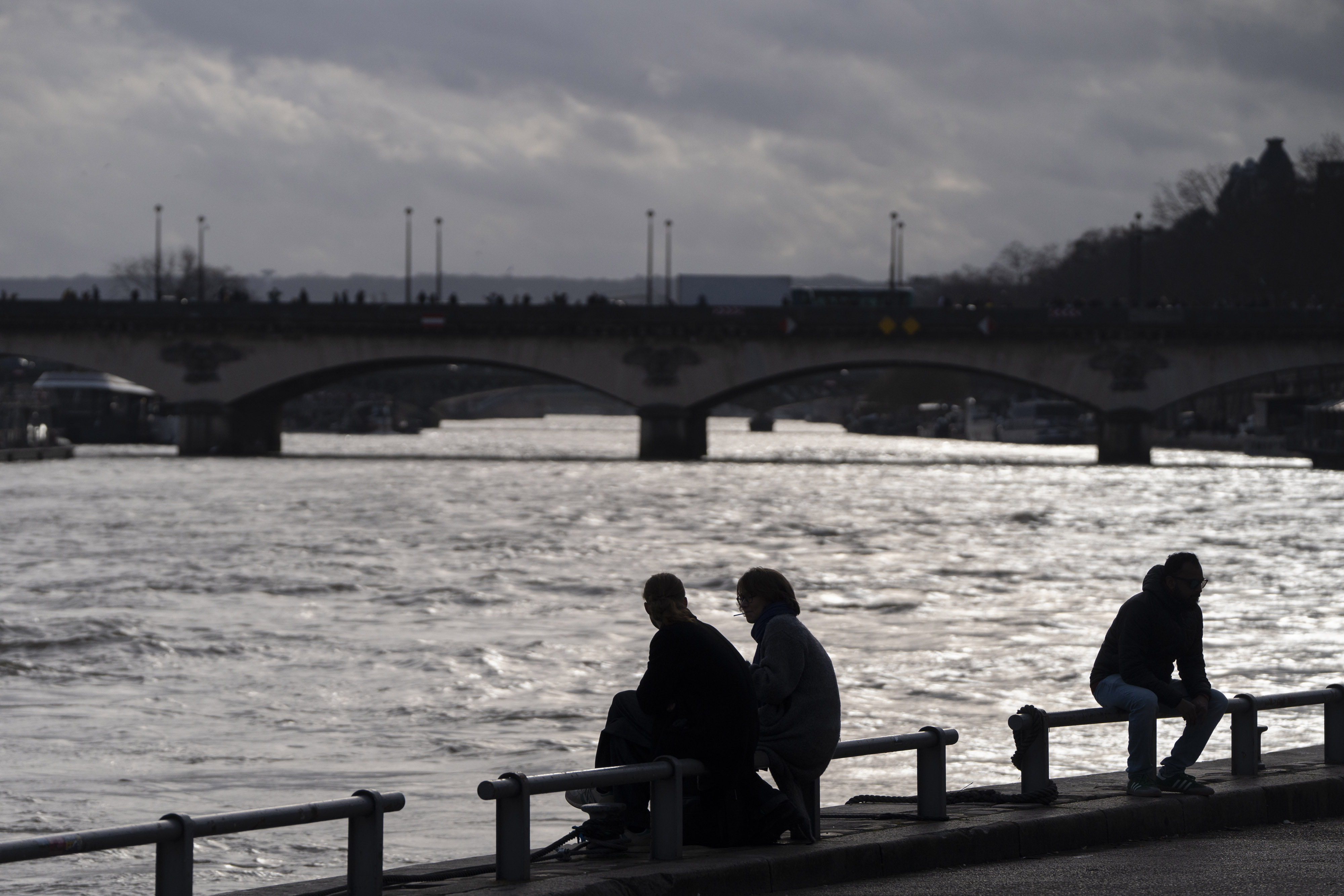 River Seine pollution could cancel Olympictriathlon swimming – NBC Los ...