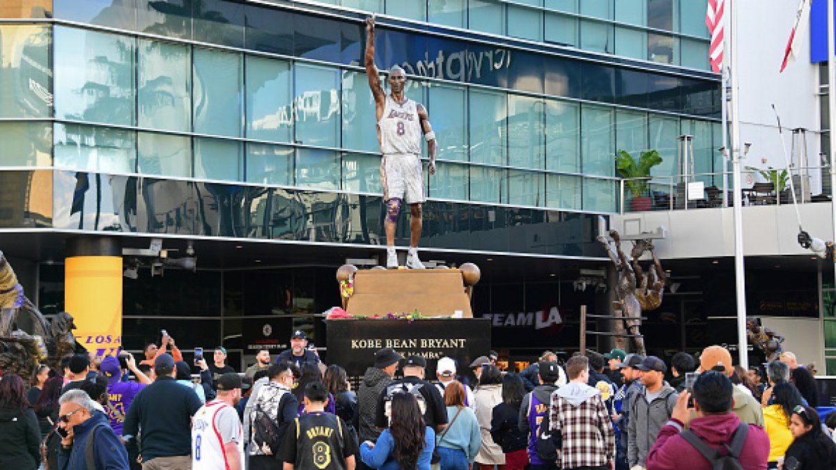 Watch: Lakers correct spelling errors to Kobe Bryant statue – NBC Los ...