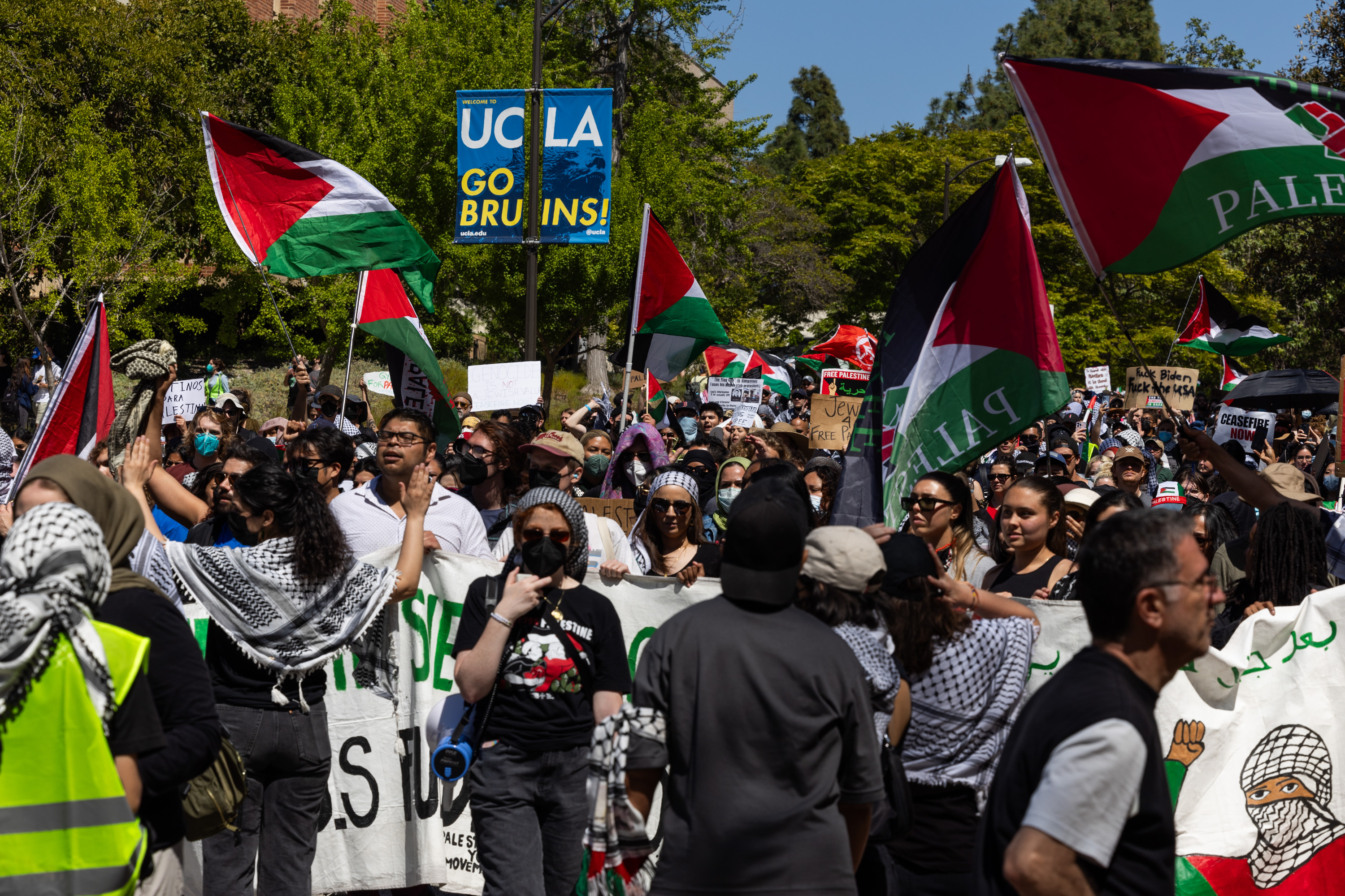 Fights break out at dueling pro-Palestinian, pro-Israel protests at UCLA – NBC Los Angeles