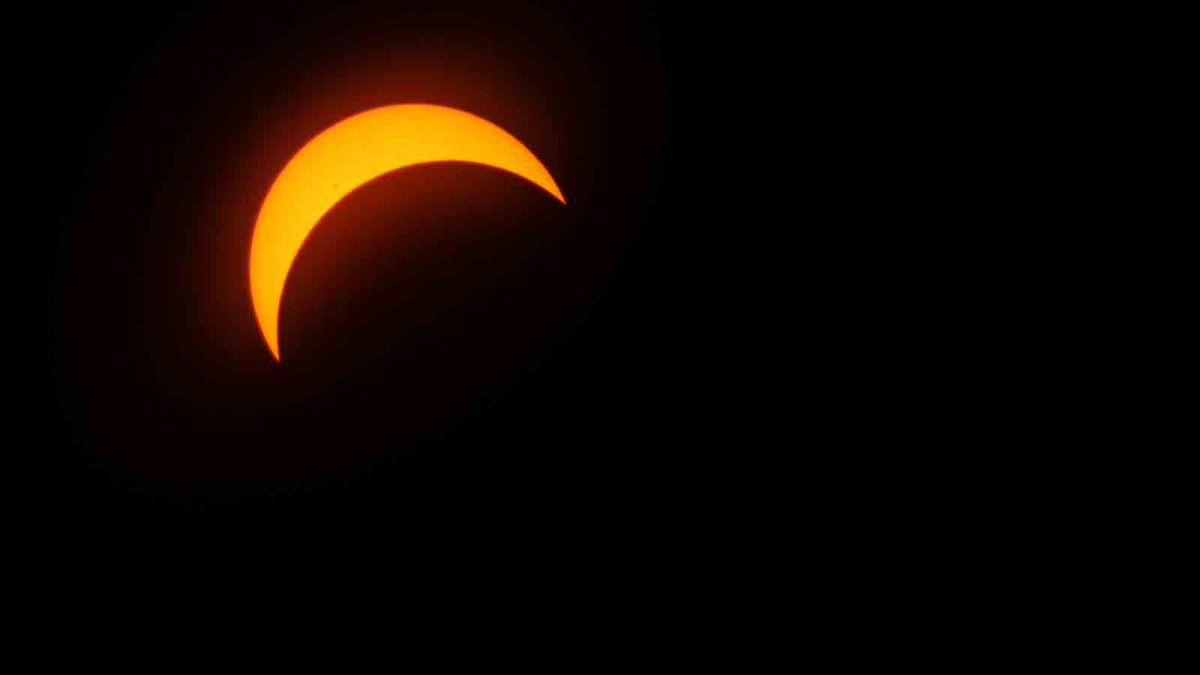 What was the most popular song played during the eclipse? – NBC Los Angeles - Vimarsana News