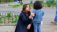 Mariska Hargitay helps little girl reunite with mom after she’s mistaken for real-life cop