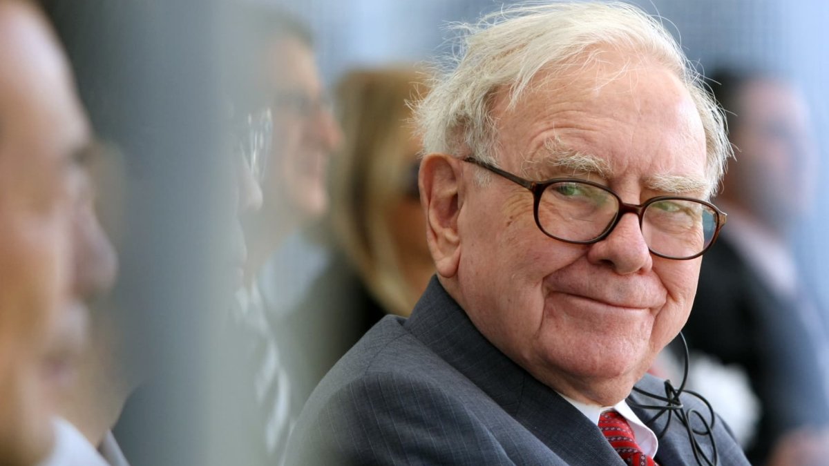 Warren Buffett says this public speaking class changed his life—4 tips from the course