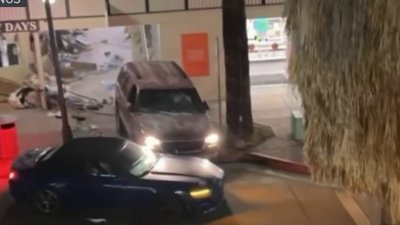 Driver crashes into businesses and parked cars in Palm Springs