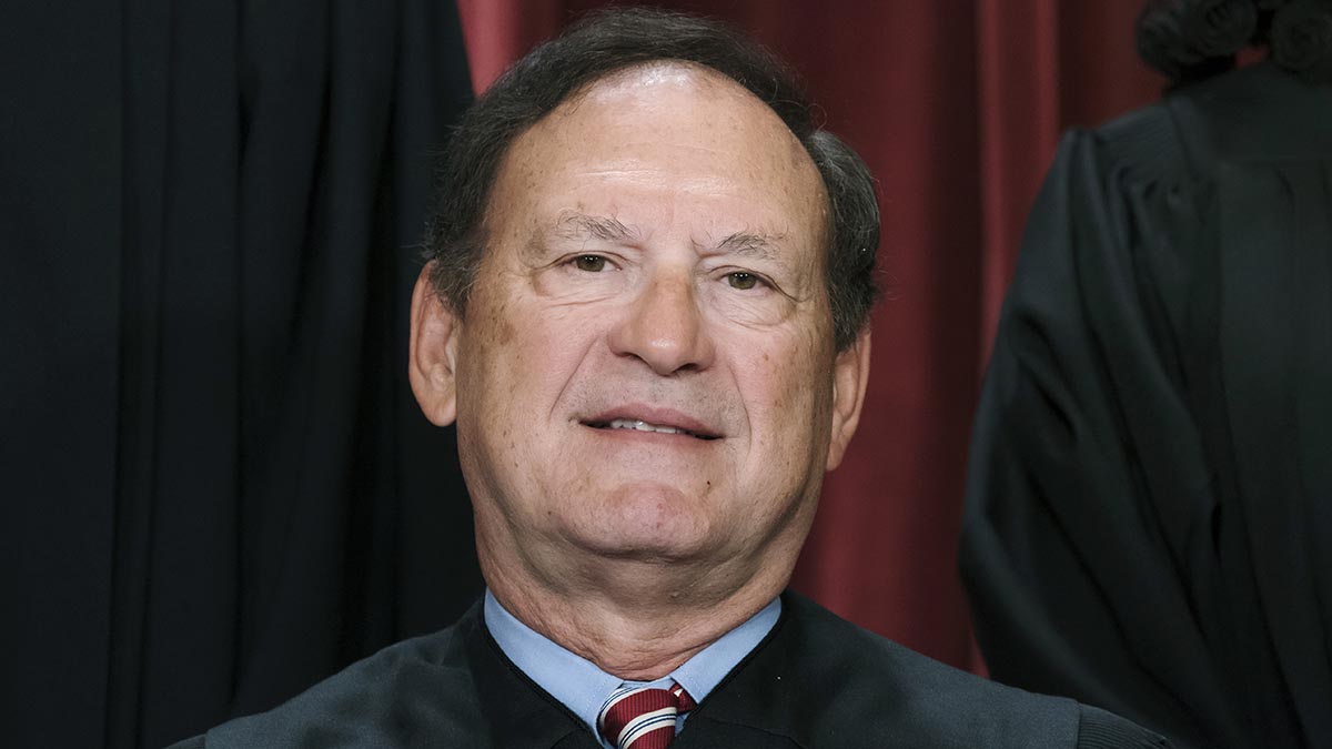 Alito rejects calls to quit Supreme Court cases on Trump and Jan. 6
