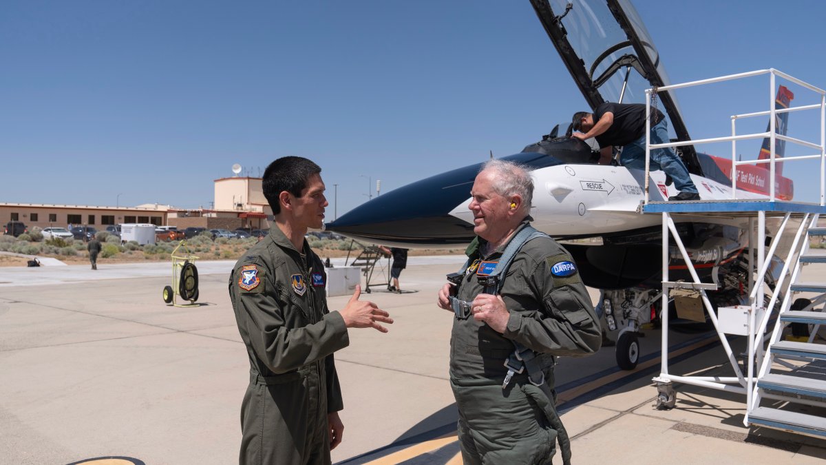 Air Force Secretary Frank Kendall goes on an AI-controlled fighter jet ...