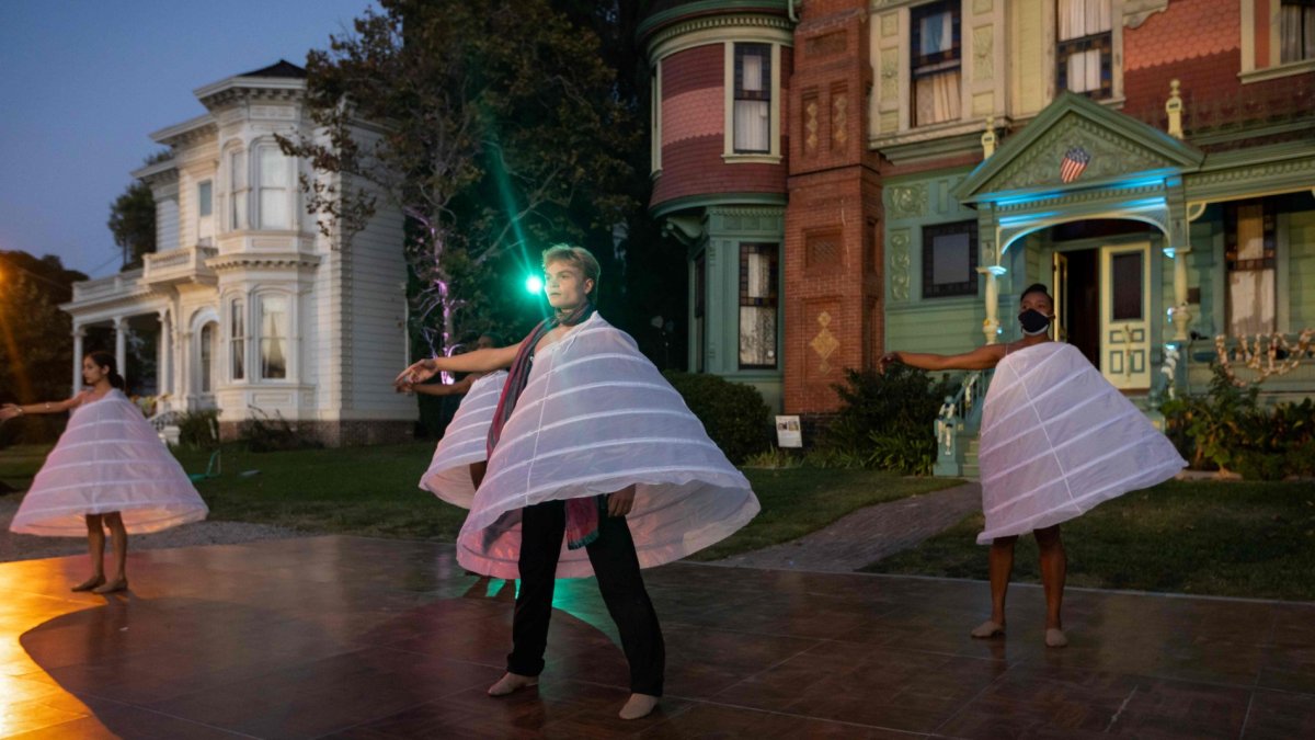 Follow an immersive dance show as it roams the vintage mansions of Heritage  Square – NBC Los Angeles