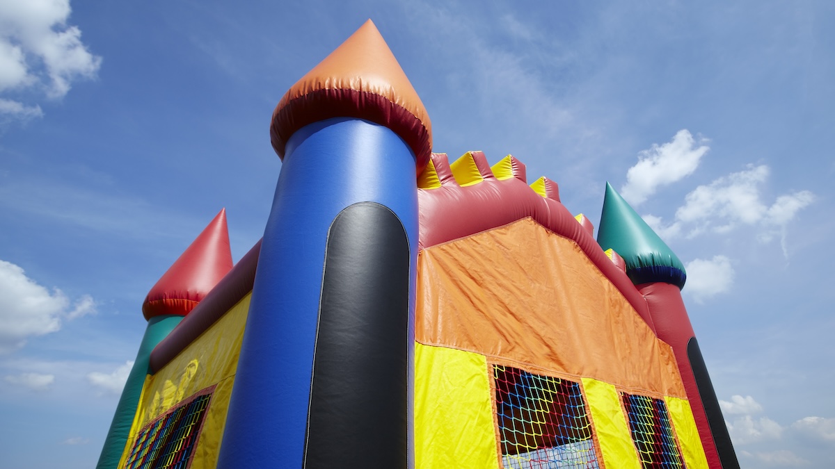Phoenix toddler dies after bounce house goes airborne from strong wind ...