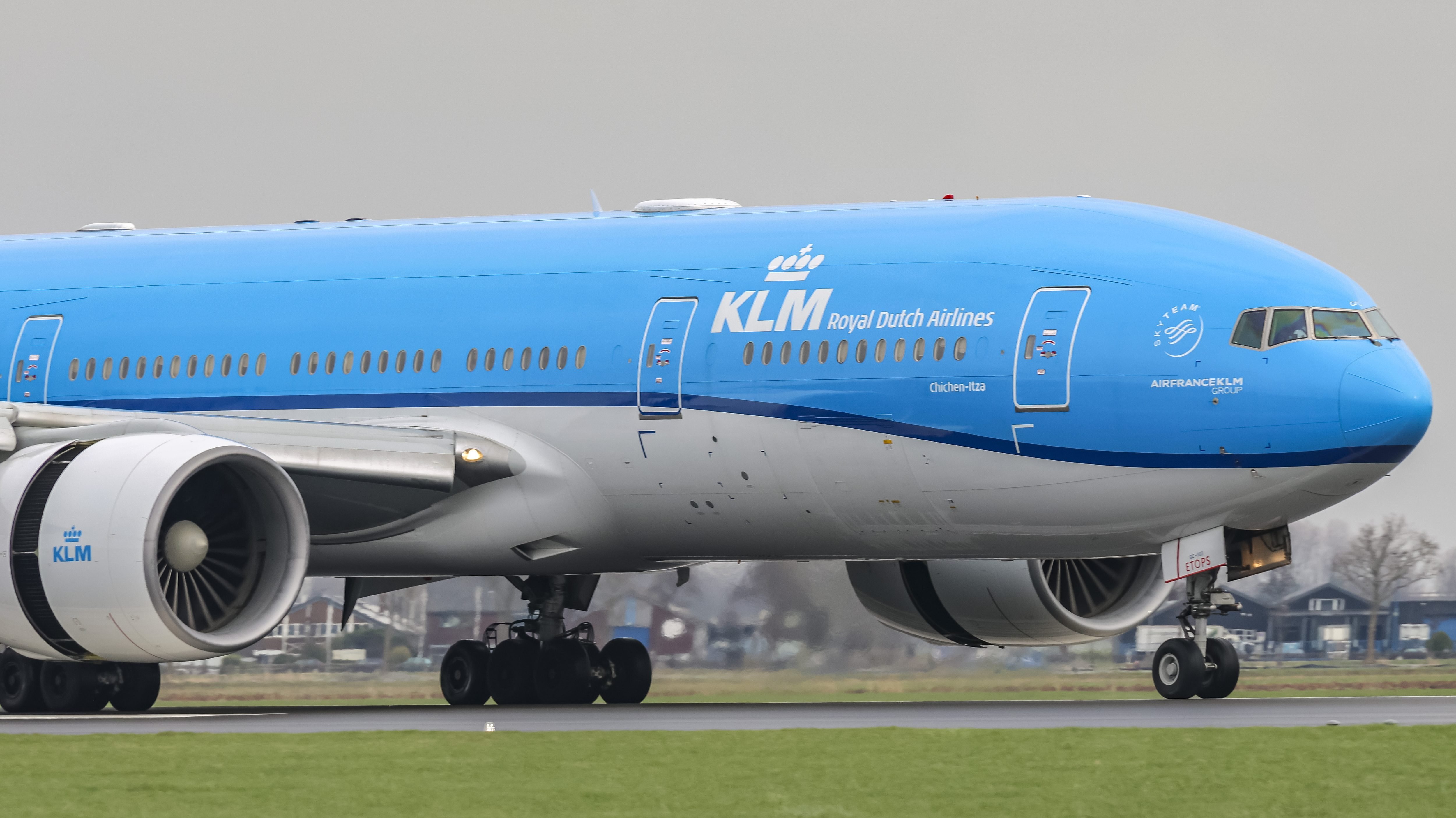 Person killed at Netherlands airport after becoming trapped in airplane engine – NBC Los Angeles - Vimarsana News