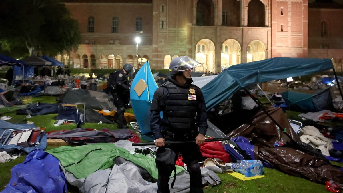 Officers dismantle UCLA protest encampment – NBC Los Angeles