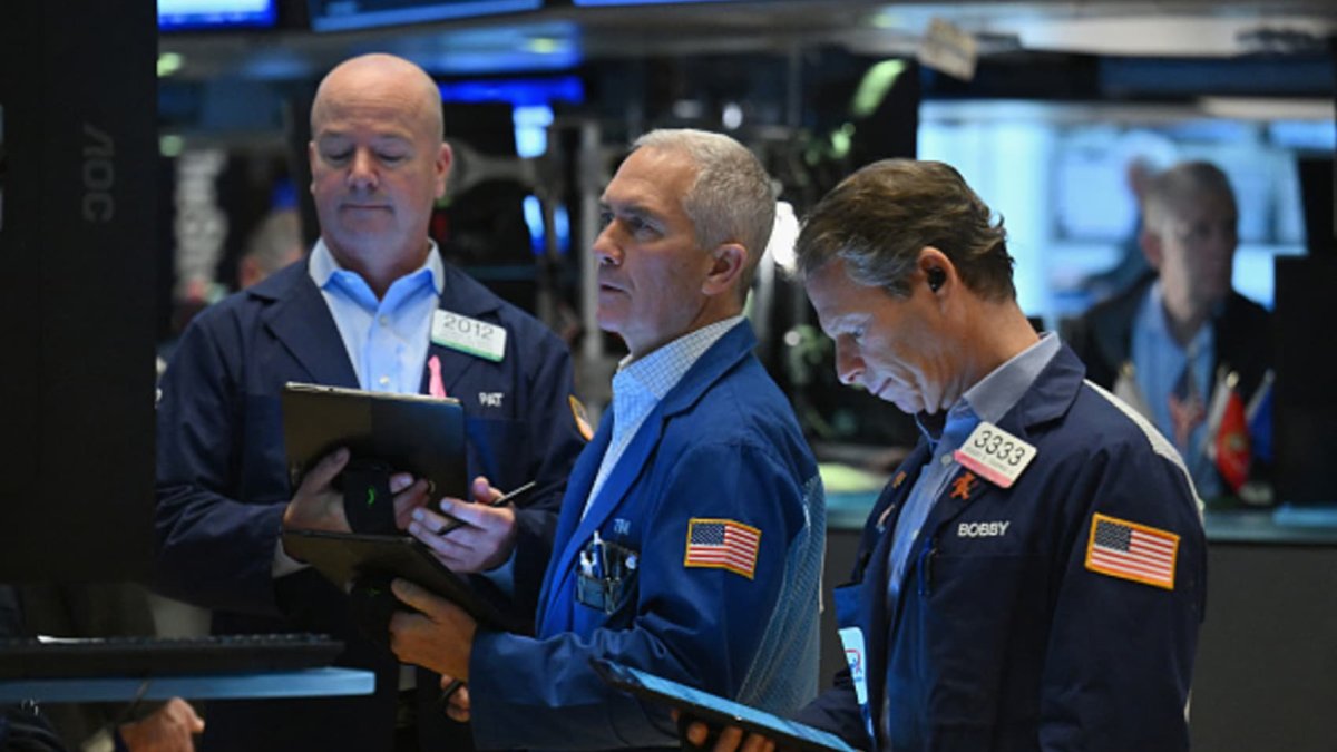Stock market sees longest stretch without 2% decline since financial crisis – NBC Los Angeles Stock market sees longest stretch without 2% decline since financial crisis – NBC Los Angeles