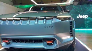  Jeep Wagoneer S Trailhawk EV concept