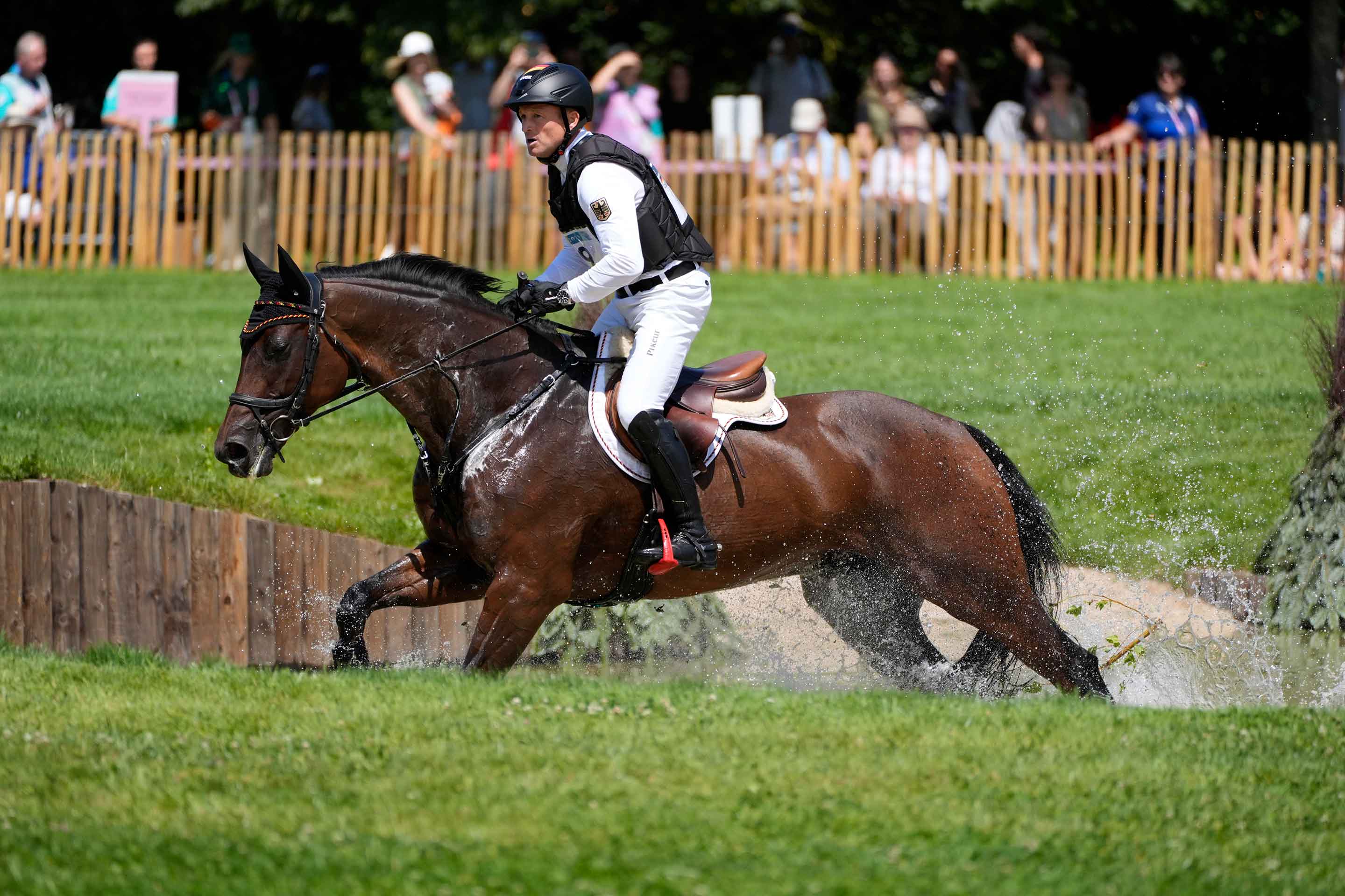 Olympic riders gallop in the Versailles Palace gardens – NBC Los Angeles