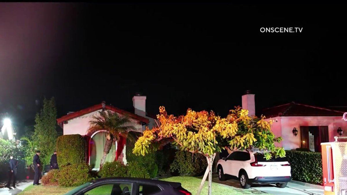 Suspected burglar barricaded inside Mid-City home – NBC Los Angeles