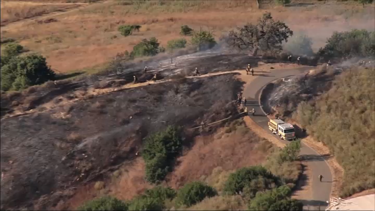 Rockfield Fire burns in Oak Park – NBC Los Angeles