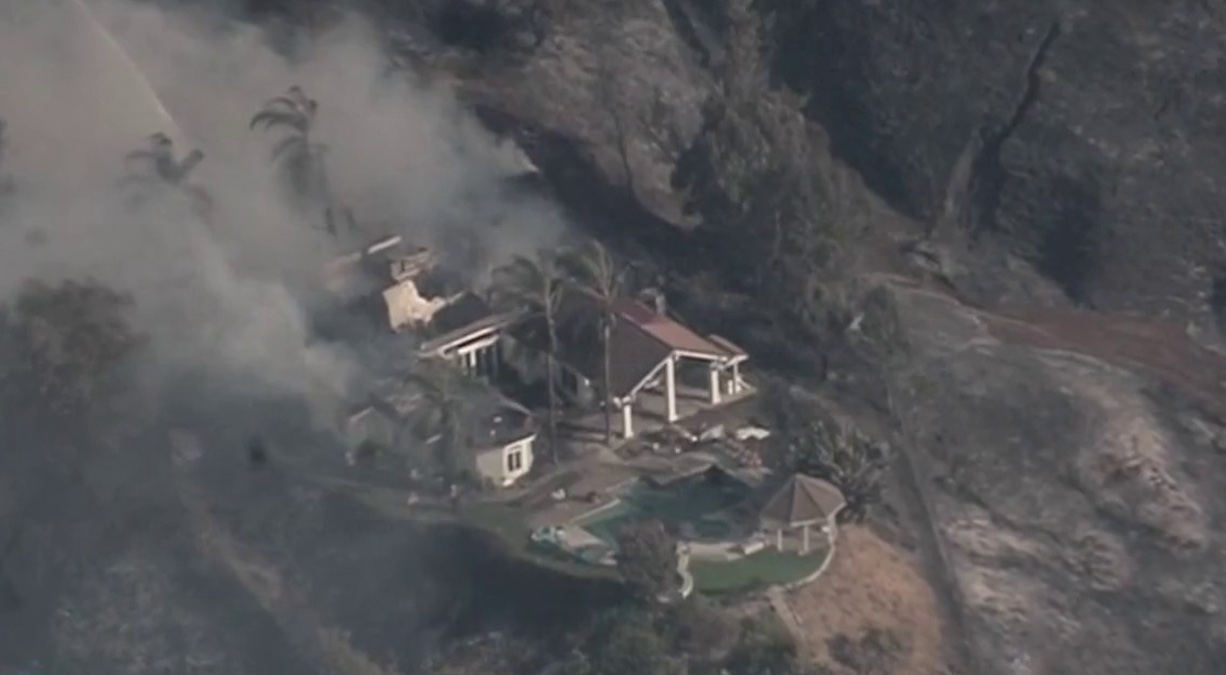 Fast moving brush fire burns homes - Wildfire Burns Homes In Riverside Area