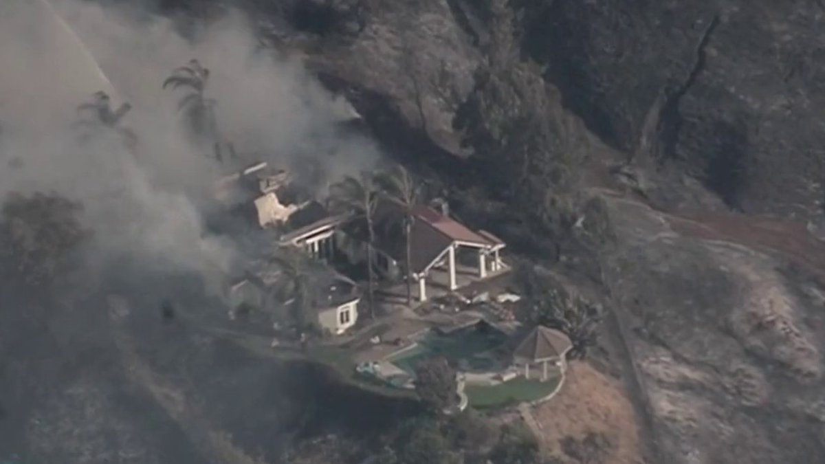 Fastmoving brush fire burns homes in Riverside NBC Los Angeles