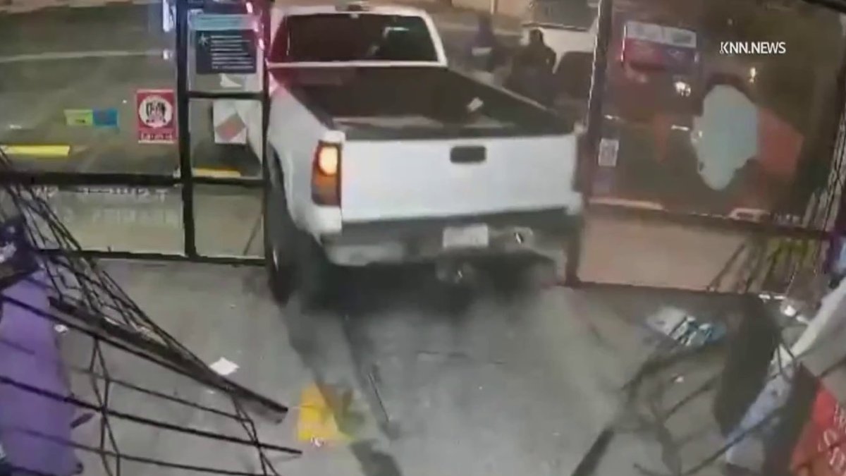 Thieves ram pickup truck into Chatsworth tobacco shop and loot it – NBC Los Angeles