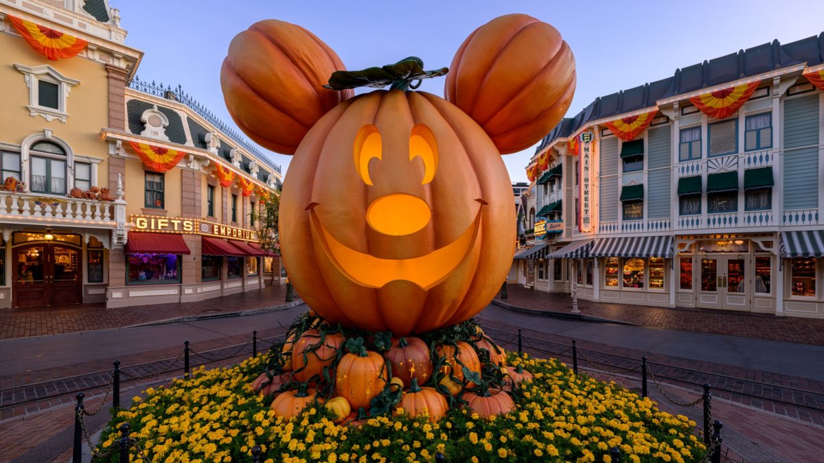 Halloween season begins at Disneyland Resort – NBC Los Angeles