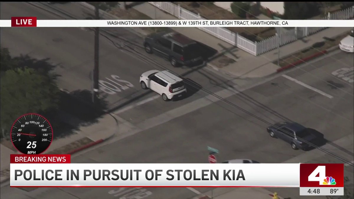 Full Police Chase: Woman in stolen Kia bails from car, tries to ...