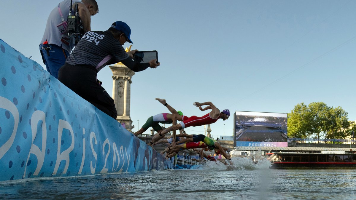 Olympic open water swimmers OK’d to train in Seine River in Paris – NBC Los Angeles