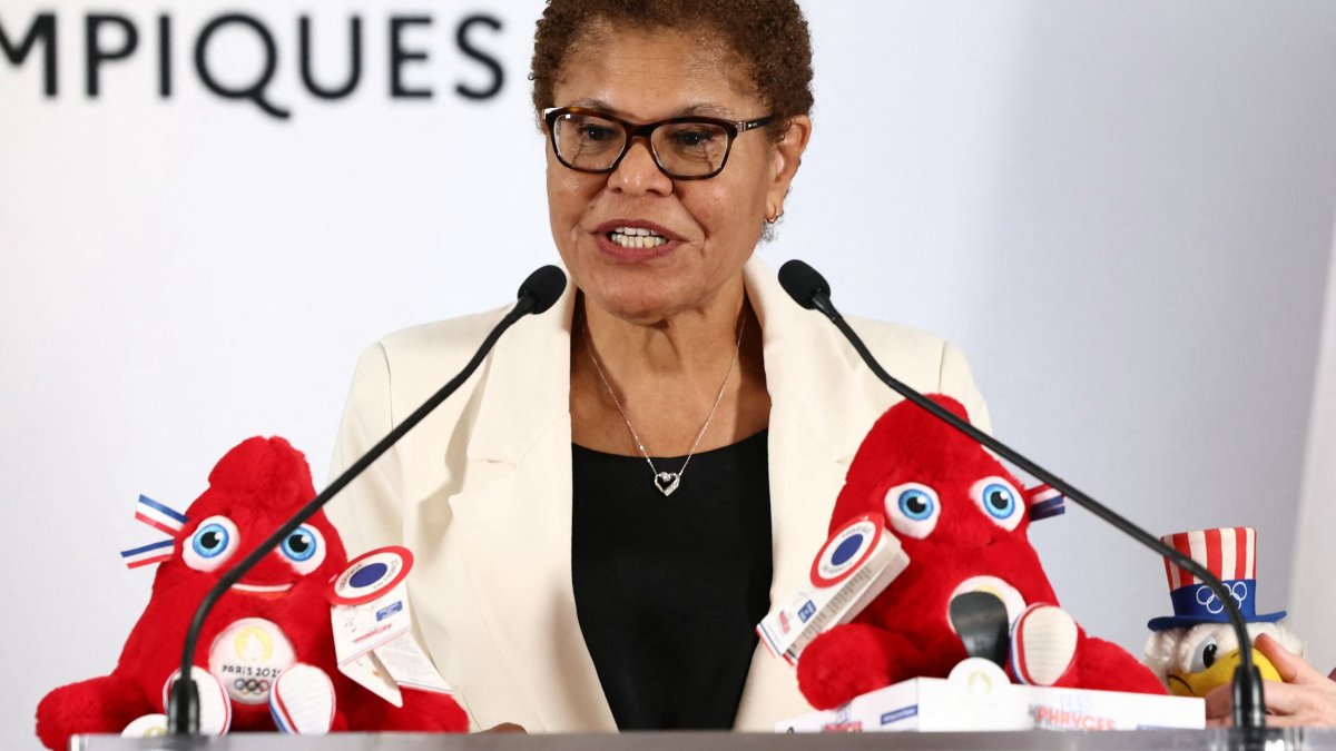 Karen Bass returns to Paris to receive Olympic flag for LA28 – NBC Los ...