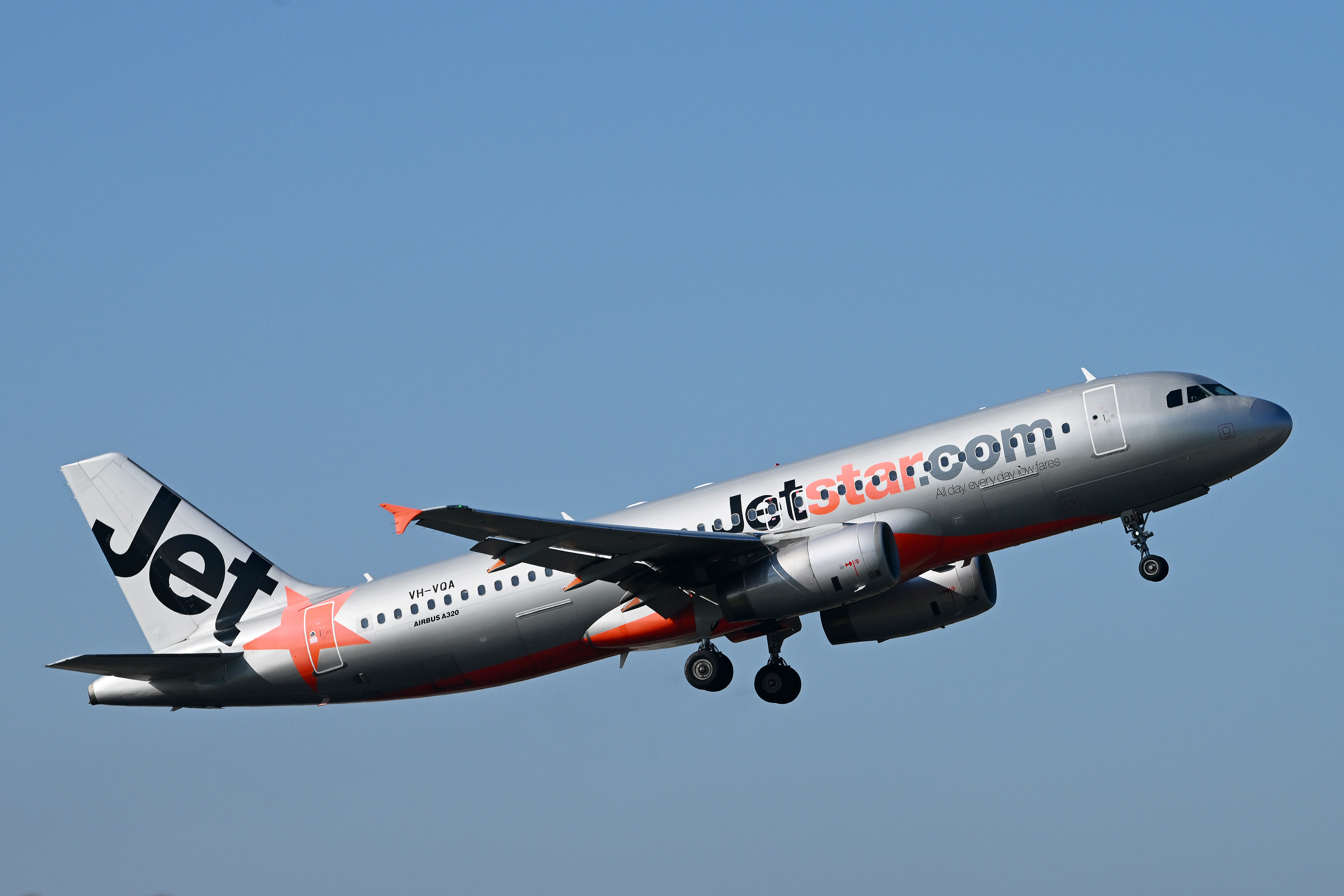Jetstar To Charge For Overhead Bag Storage Starting In 2027