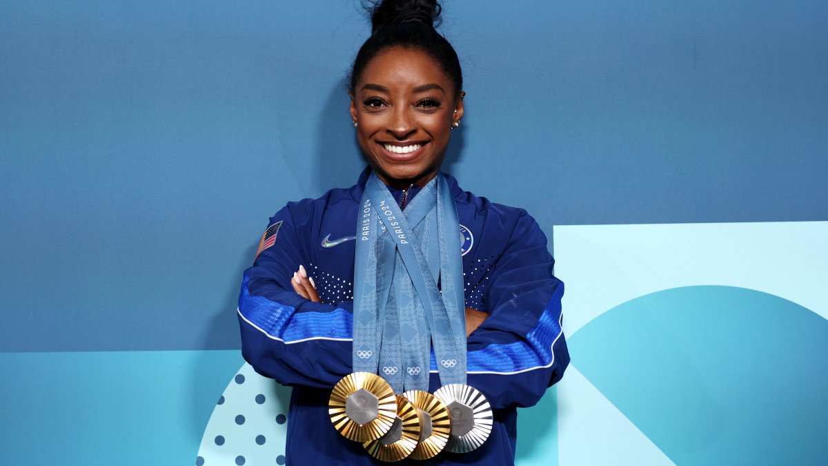 Simone Biles poses with her 11 Olympic medals in new photos – NBC Los ...