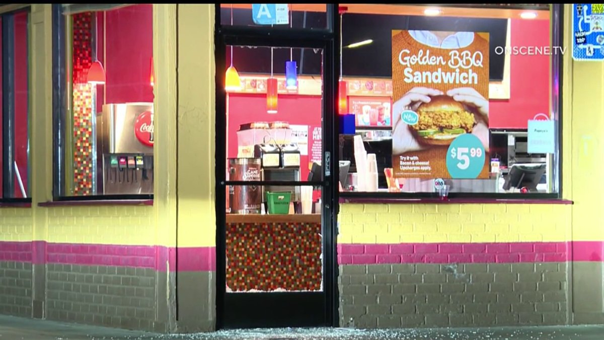 Two Popeyes restaurants burglarized minutes apart in the San Fernando