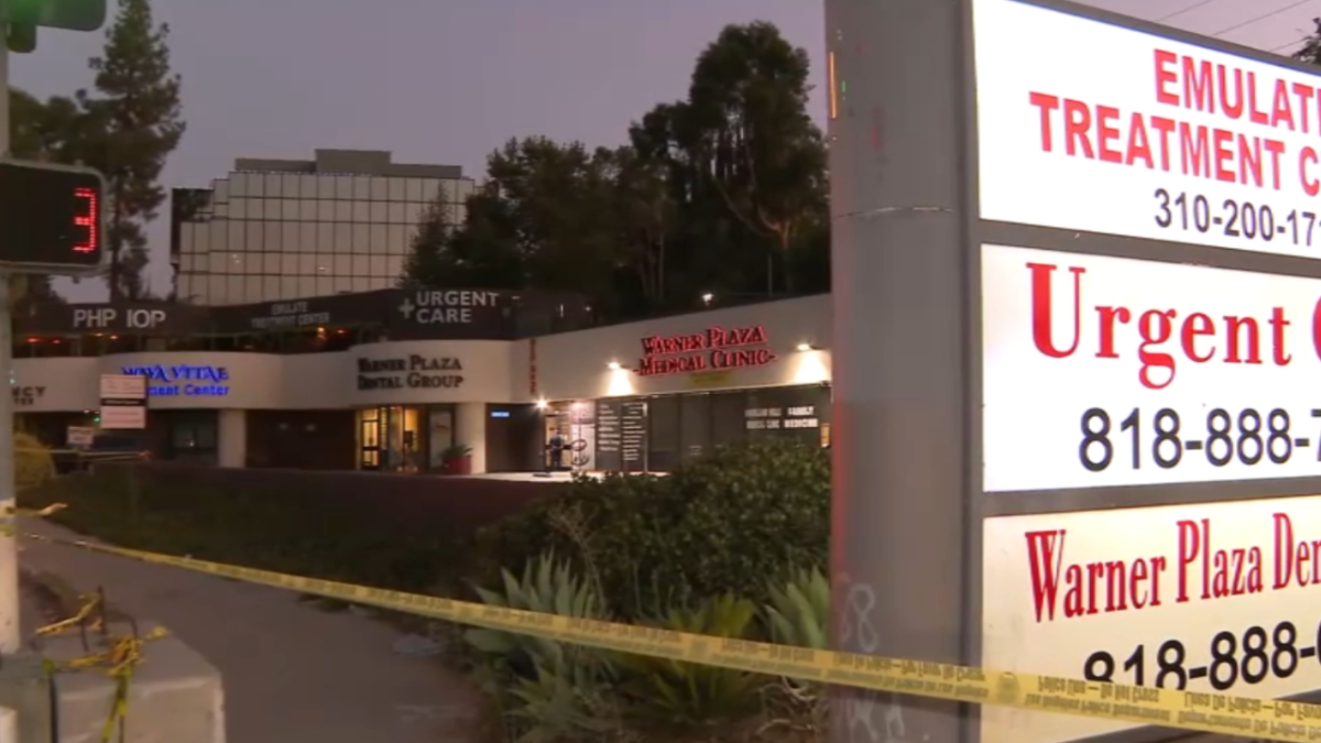 Man fatally shot outside urgent care in Woodland Hills