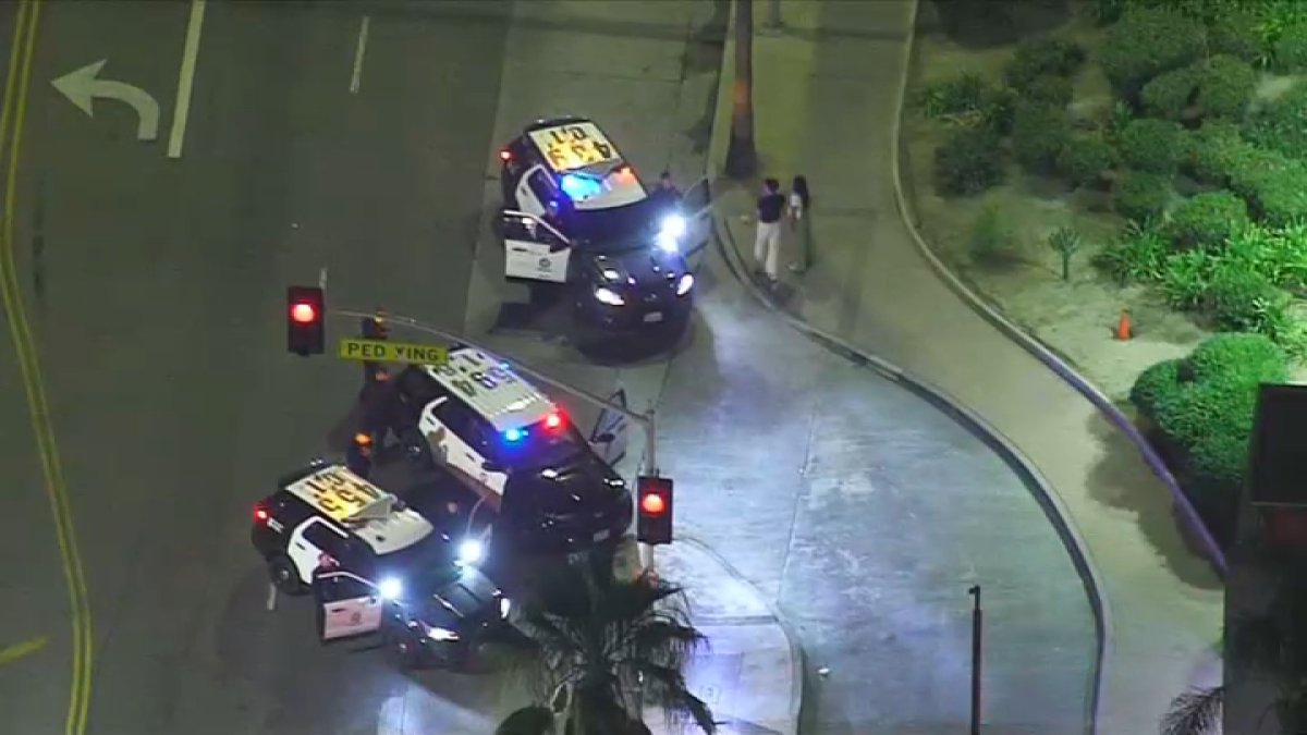Pursuit driver abandons vehicle in downtown LA parking garage – NBC Los ...