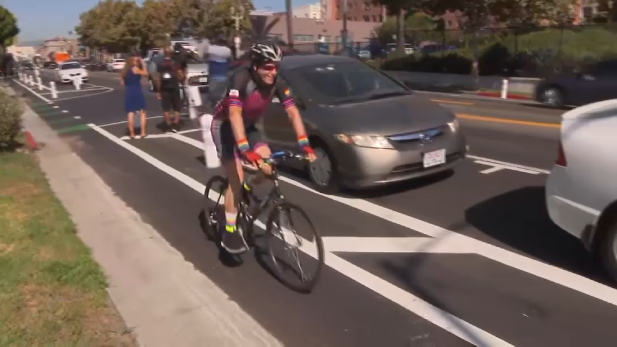 What you should know about the new bike lanes on Hollywood Boulevard – NBC Los Angeles