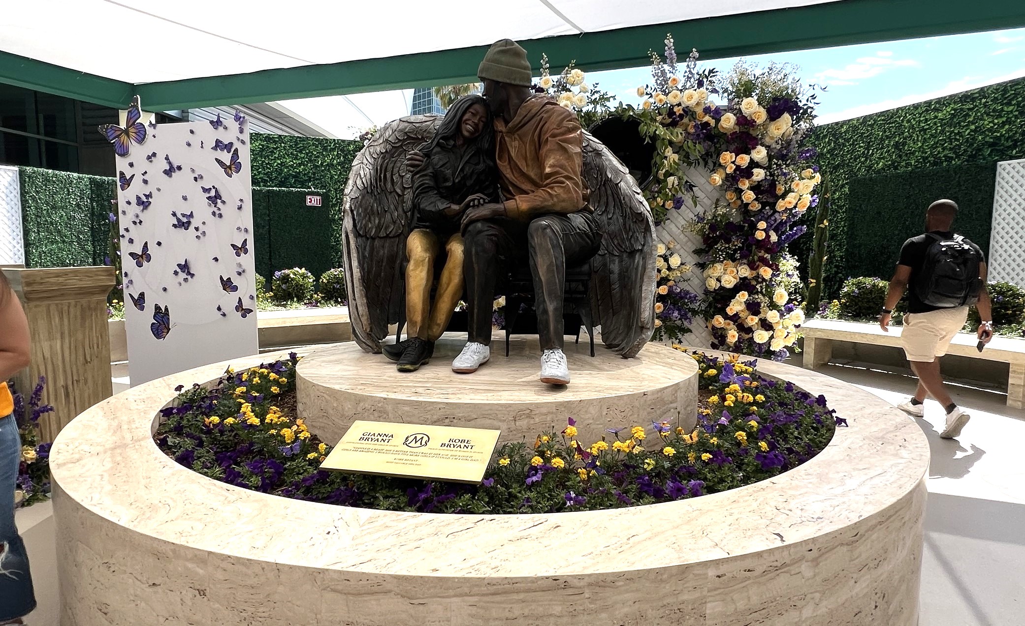 Lakers Unveil Statue Of Kobe Bryant And Daughter – NBC Los Angeles